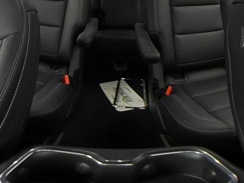 Used 2026 Chevrolet Traverse LT FWD image 16