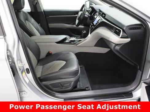 Used 2018 Toyota Camry XLE image 38