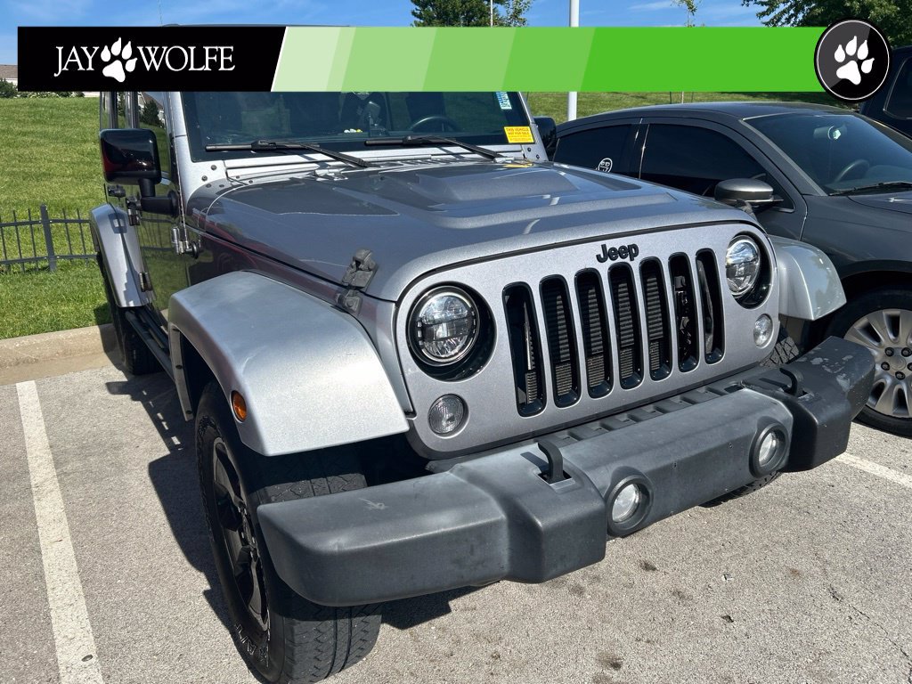 Used 2015 Jeep Wrangler Unlimited Sahara w/ Dual Top Group AWD/4WD image 3