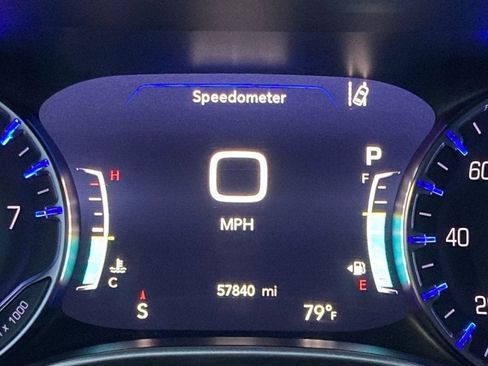 Used 2023 Chrysler Pacifica Touring-L FWD image 17