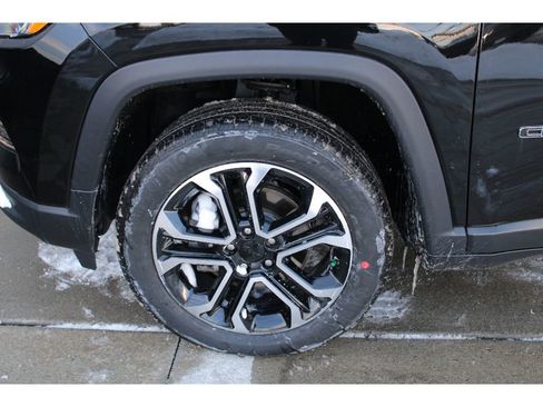 Certified 2022 Jeep Compass Limited image 25