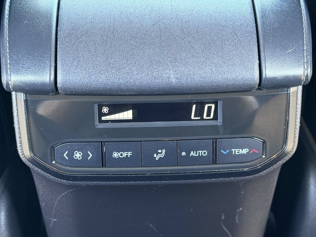 Used 2021 Toyota Highlander XLE AWD/4WD image 27