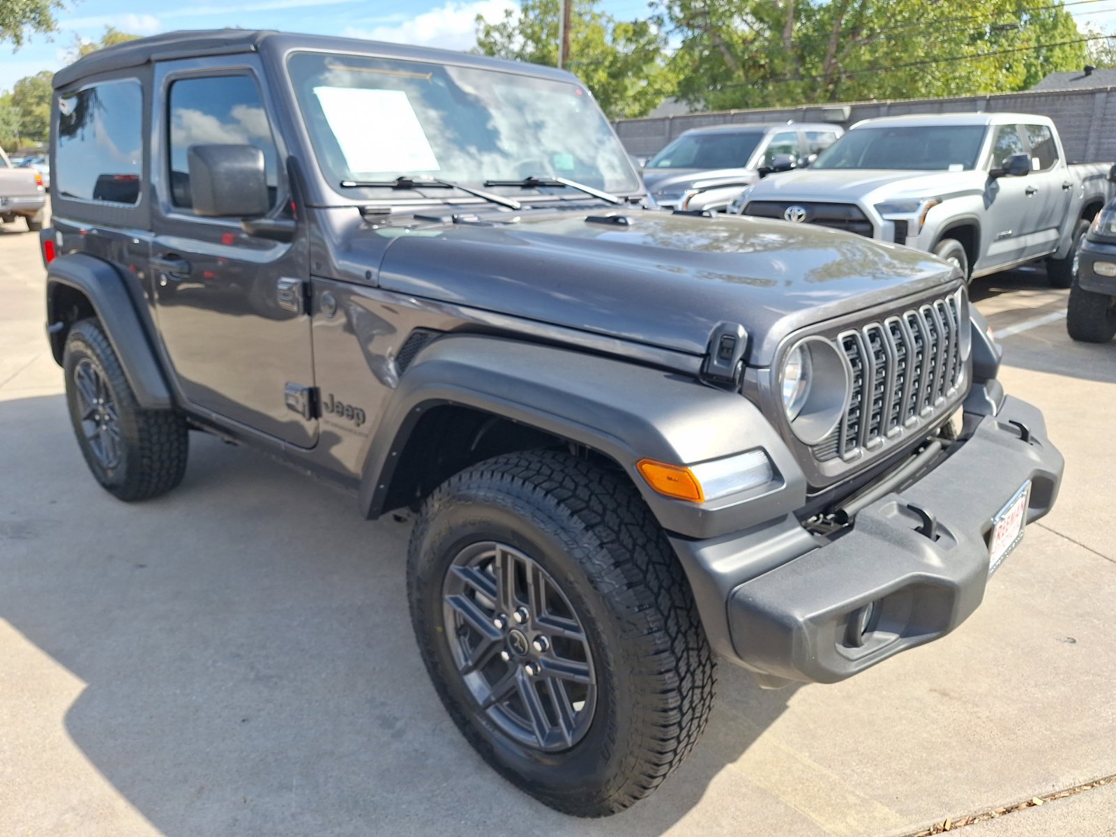 Used 2025 Jeep Wrangler Sport AWD/4WD image 8