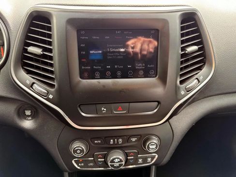 Used 2019 Jeep Cherokee Latitude Plus image 27