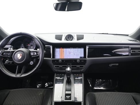 Used 2024 Porsche Macan Turbo image 31