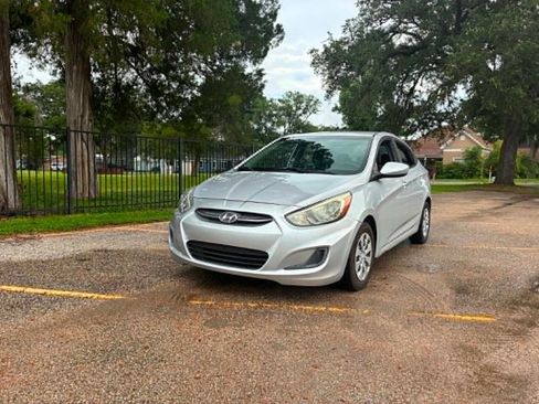 Used 2017 Hyundai Accent SE FWD image 1