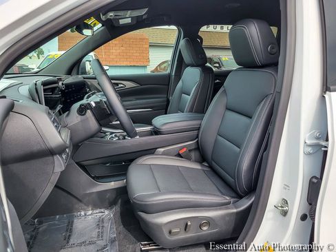 Used 2025 Chevrolet Traverse LT w/ LPO, Floor Liner Package FWD image 9