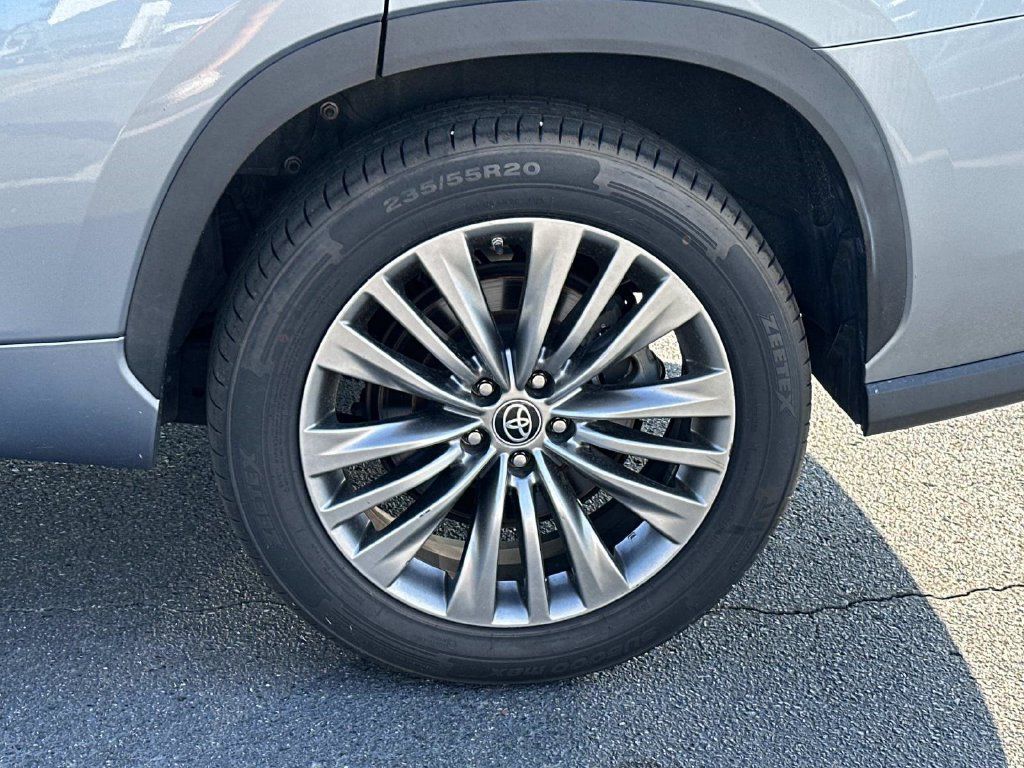 Used 2022 Toyota Highlander Platinum FWD image 13