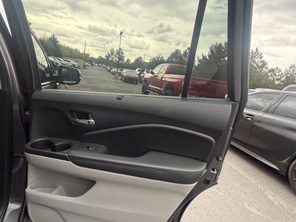 Used 2022 Honda Pilot Touring image 14