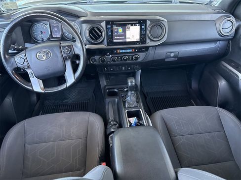 Used 2017 Toyota Tacoma TRD Off-Road image 18