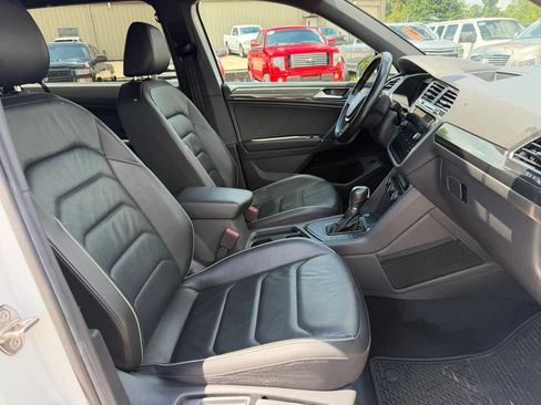 Used 2018 Volkswagen Tiguan SEL Premium w/ R-Line Package FWD image 24