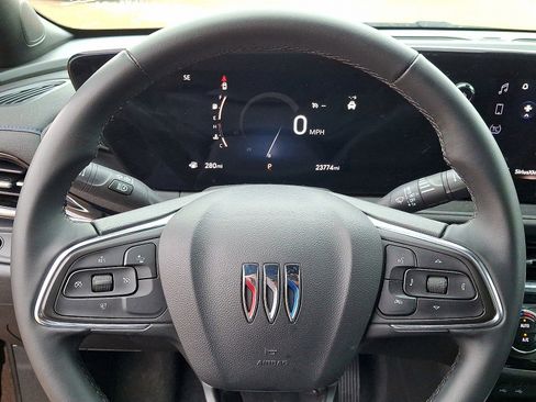 Used 2025 Buick Envista Sport Touring image 18