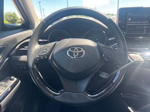 Used 2020 Toyota C-HR Limited FWD image 23