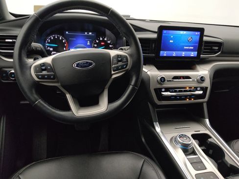 Used 2020 Ford Explorer XLT w/ Equipment Group 202A RWD image 22