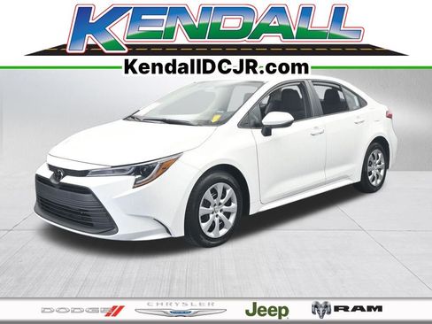 Used 2024 Toyota Corolla LE image 1