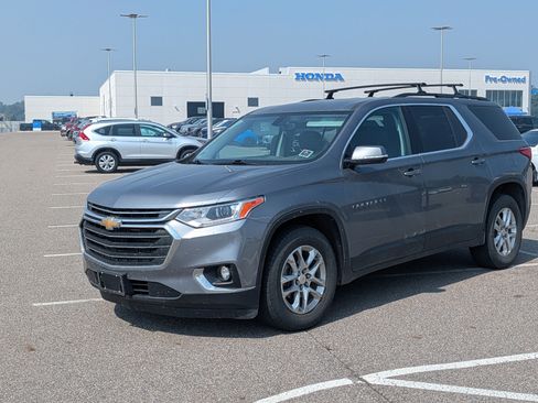 Used 2019 Chevrolet Traverse LT AWD/4WD image 2