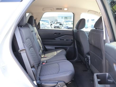 Used 2025 Nissan Pathfinder SV image 11