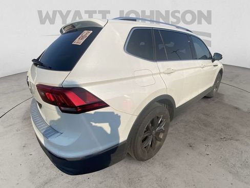 Used 2024 Kia Carnival EX FWD image 10