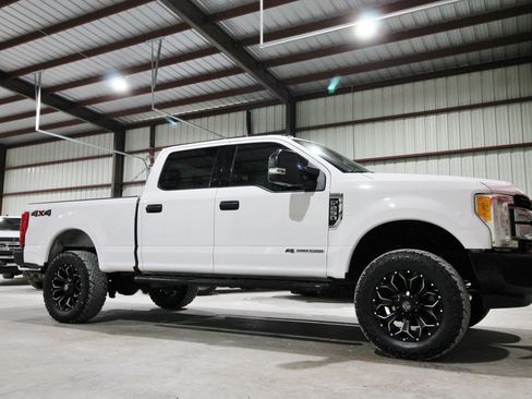 Used 2017 Ford F250 XLT AWD/4WD image 15