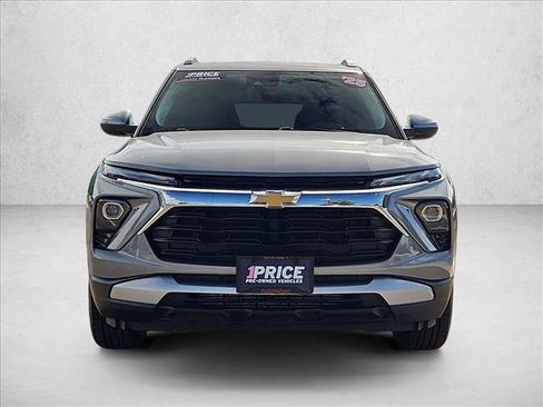 Used 2025 Chevrolet TrailBlazer LT AWD/4WD image 2