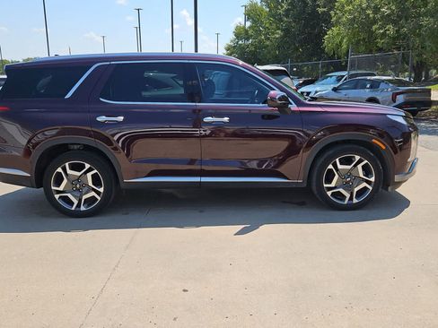 Used 2024 Hyundai Palisade SEL w/ Premium Package FWD image 3