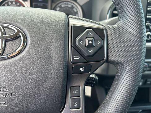 Used 2022 Toyota Tacoma SR5 RWD image 16