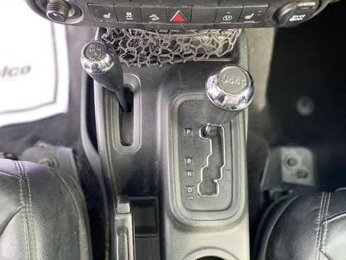 Used 2018 Jeep Wrangler Unlimited Sahara AWD/4WD image 24