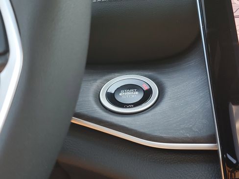 New 2025 Jeep Grand Cherokee Limited w/ Black Appearance Package image 19