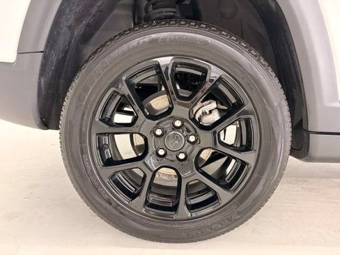 Used 2025 Jeep Compass Latitude w/ Altitude Special Edition AWD/4WD image 7