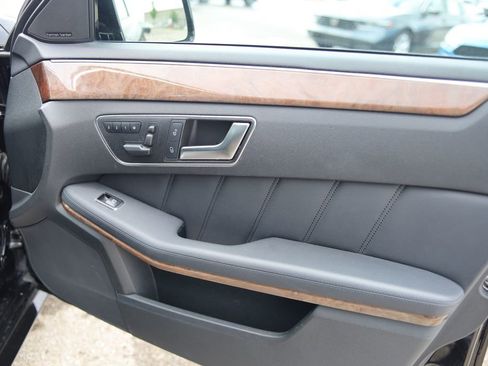 Used 2013 Mercedes-Benz E 350 4MATIC Sedan image 37