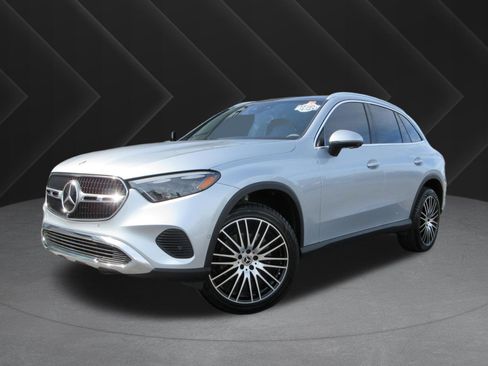 Used 2023 Mercedes-Benz GLC 300 4MATIC image 1
