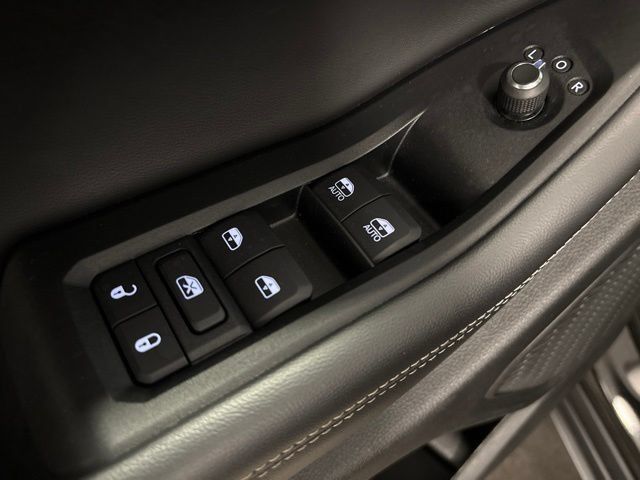 Used 2023 Jeep Grand Cherokee Altitude AWD/4WD image 11