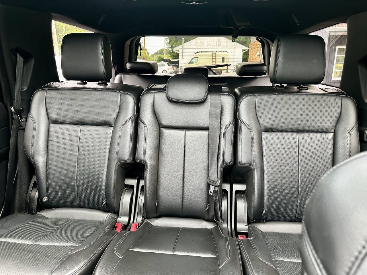 Used 2018 Ford Expedition XLT w/ Equipment Group 202A AWD/4WD image 26