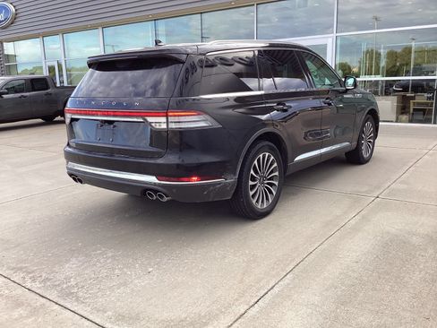 Used 2023 Lincoln Aviator AWD w/ Premium Package image 3