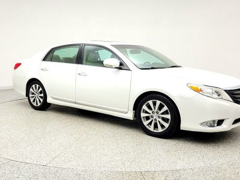 Used 2012 Toyota Avalon Limited FWD image 3