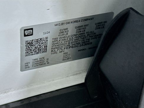 Used 2025 Chevrolet Trax LS FWD image 12