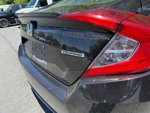 Used 2018 Honda Civic Touring image 7