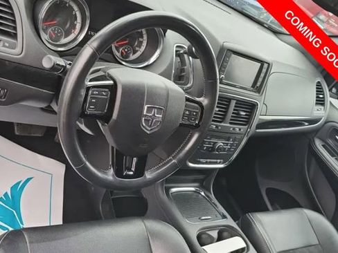 Used 2019 Dodge Grand Caravan SXT w/ Driver Convenience Group image 6