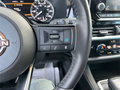 Used 2022 Nissan Pathfinder SV w/ SV Premium Package image 23