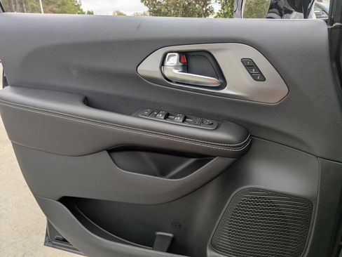 New 2026 Chrysler Pacifica Select FWD image 14