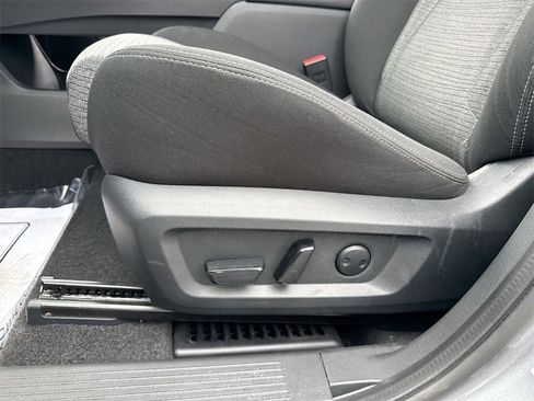 Used 2022 Nissan Rogue SV image 12