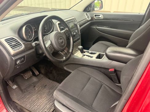 Used 2012 Jeep Grand Cherokee Laredo w/ Laredo E Group AWD/4WD image 9