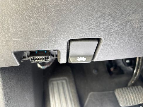 Used 2024 GMC Terrain SLE AWD/4WD image 23