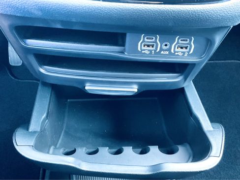 New 2025 Chrysler Pacifica Select image 33