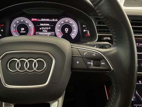 Used 2019 Audi Q8 Premium Plus w/ Premium Plus AWD/4WD image 24