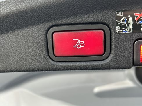 Used 2023 Mercedes-Benz E 450 Cabriolet image 21