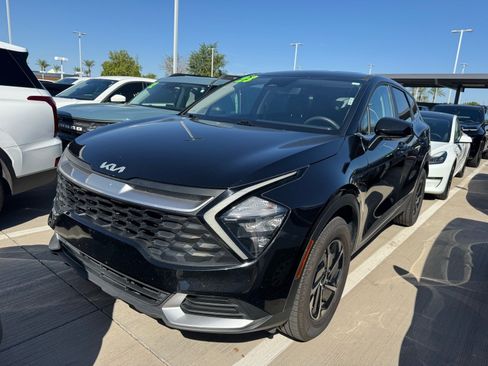Used 2023 Kia Sportage LX AWD/4WD image 2