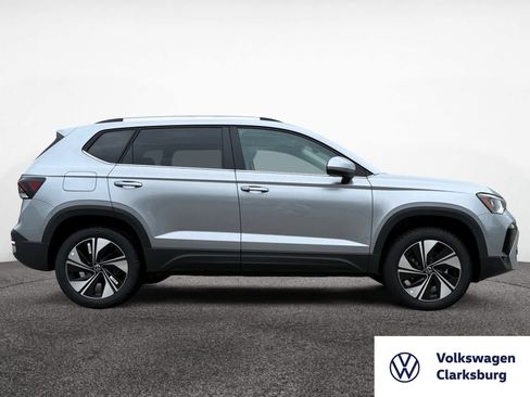 New 2025 Volkswagen Taos SE image 6