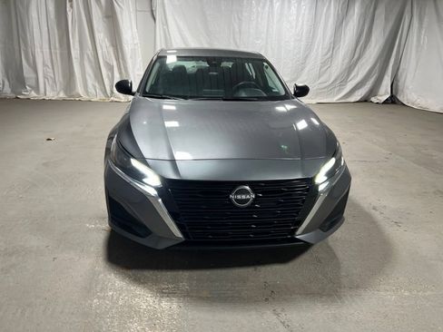 Used 2025 Nissan Altima 2.5 SV FWD image 2
