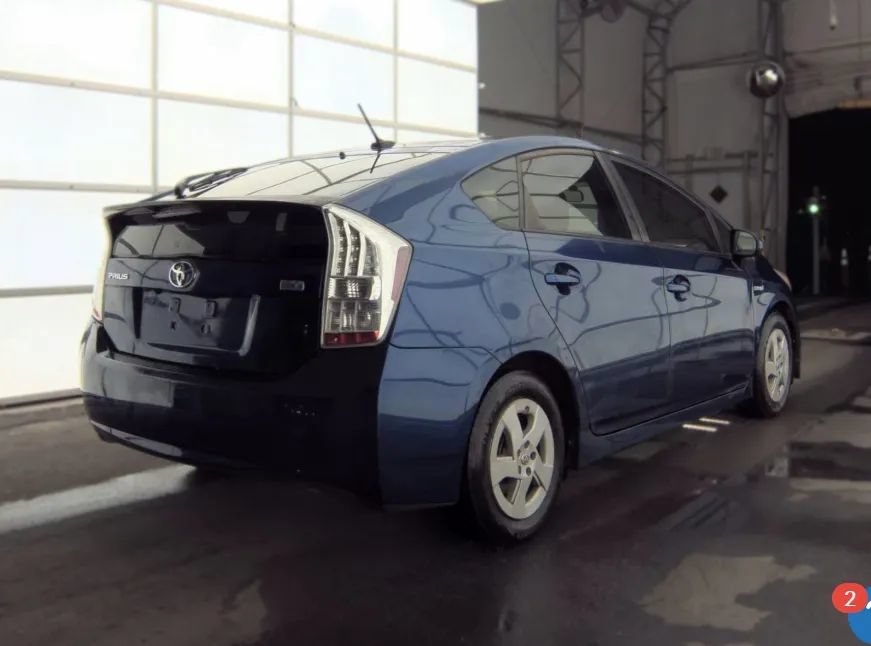 Used 2010 Toyota Prius Three w/ Solar Roof Pkg FWD image 2